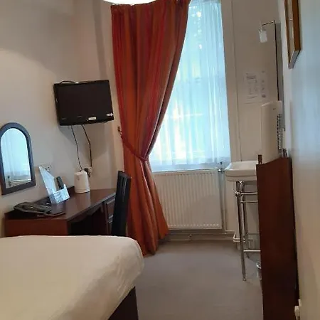 Crescent Hotel 3*