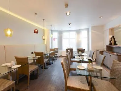 Mayflower Hotel&apartamentos Hotel 3*