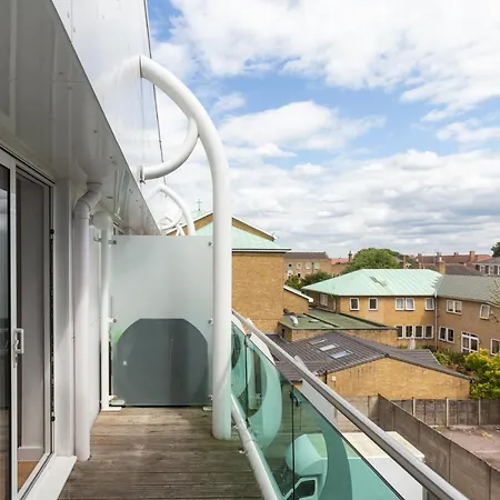 Skyvillion - Cozy In Town With Free Parking & Wifi Apartment Enfield