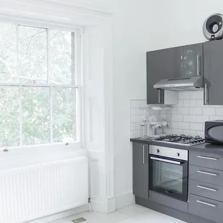 Mansion House With Spacious Close To Excel And Canarywharf