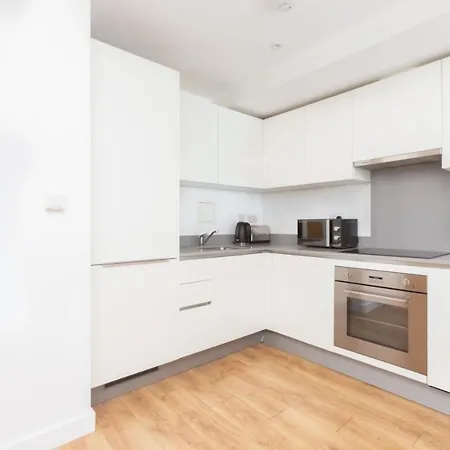 Skyvillion - Cozy In Town With Free Parking & Wifi Apartment *