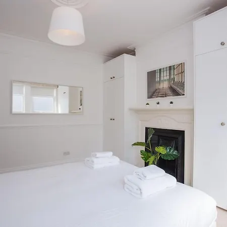 Stylish & Modern 3 Bed Flat In Nw With Garden * London