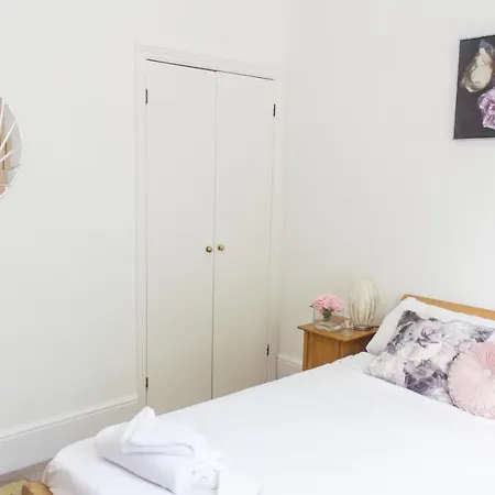 Aparthotel Mansion House With Spacious Close To Excel And Canarywharf London