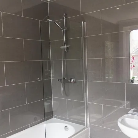 Mansion House With Spacious Close To Excel And Canarywharf