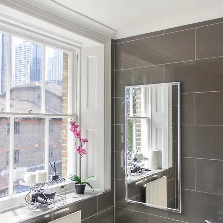 Mansion House With Spacious Close To Excel And Canarywharf Aparthotel