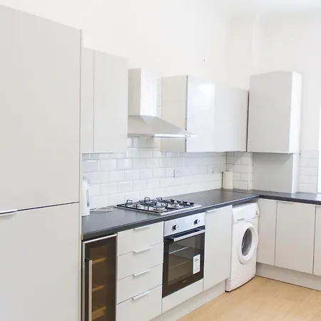 Mansion House With Spacious Close To Excel And Canarywharf * London