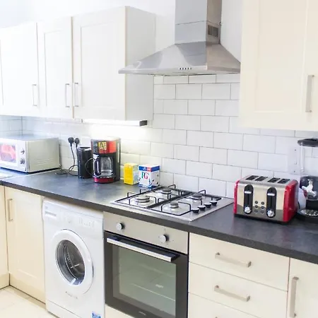 Mansion House With Spacious Close To Excel And Canarywharf Aparthotel *