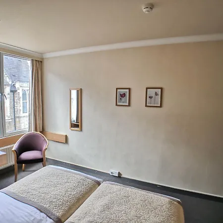 Lancaster Hall 3*