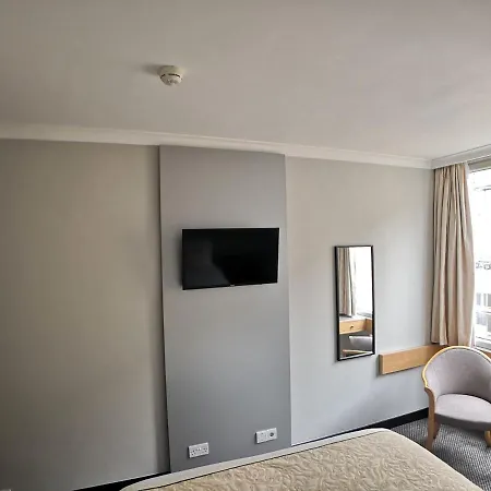 Lancaster Hall Hotel 3*