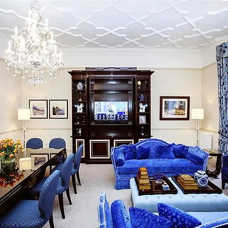 Daire The By The Sloane Club Londra