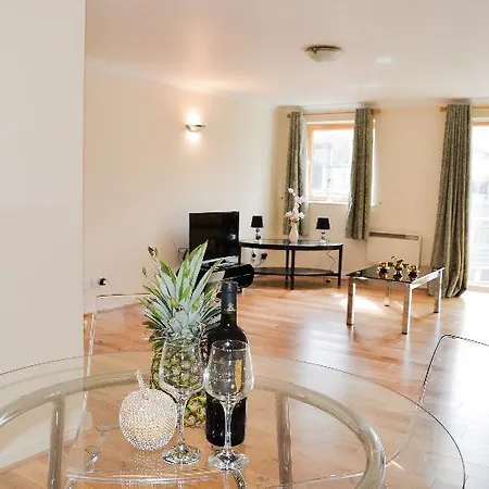 Oyo 139 Meridian Place 2 Bed 3*