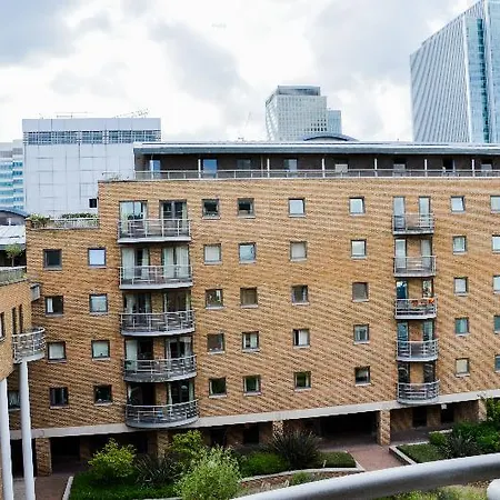 Oyo 139 Meridian Place 2 Bed Hotel