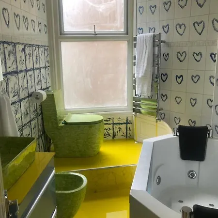 Ziggla Luxury * London