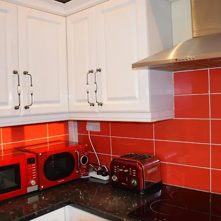 Three Bedroom Flat, Camborne Avenue W13 Holiday home *
