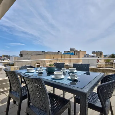 Spinola Park - Duplex Top Floor With Terrace *