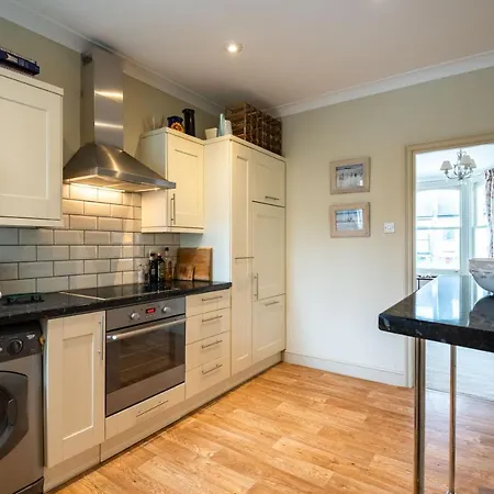 Traditional Fulham Close To The River Thames By Underthedoormat Apartment *