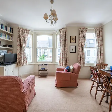 Traditional Fulham Close To The River Thames By Underthedoormat * London