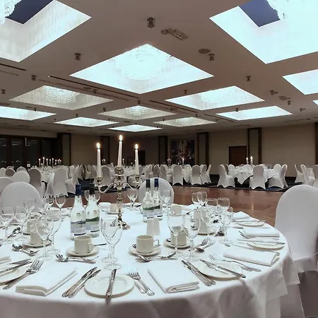 Renaissance London Heathrow 4*