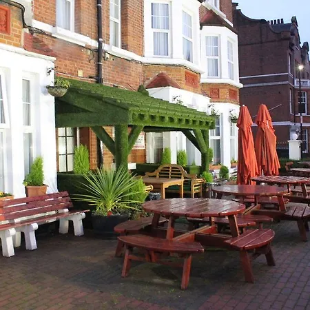 Clapham South Belvedere 2* London