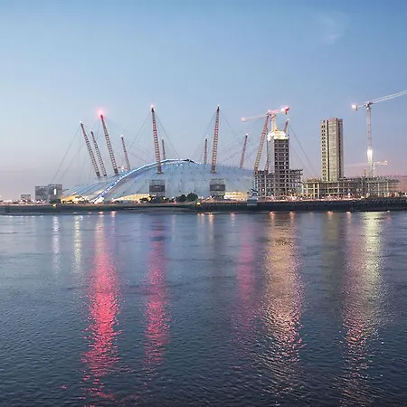 Radisson Blu Hotel, Canary Wharf East 4*