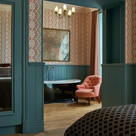 The Mitre, Hampton Court Hotel