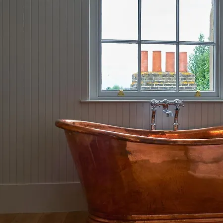 The Mitre, Hampton Court Hotel