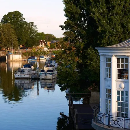 The Mitre, Hampton Court 5*