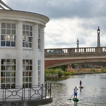 The Mitre, Hampton Court Hotel