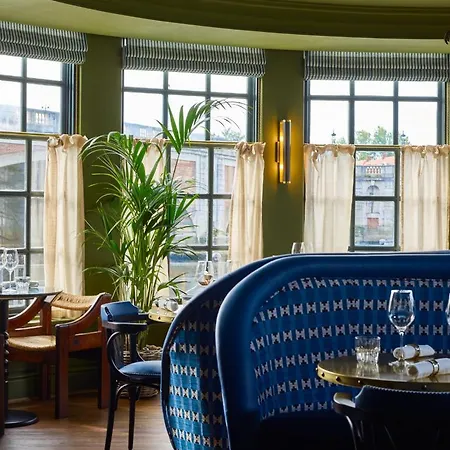 The Mitre, Hampton Court Hotel