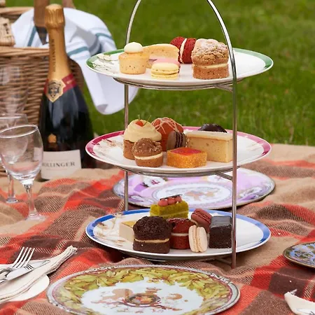 The Mitre, Hampton Court 5*