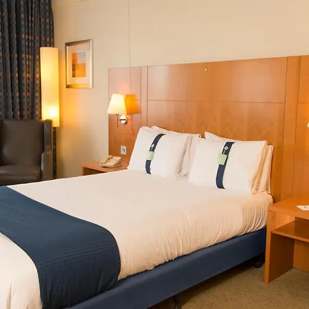 Holiday London Cross, An Ihg 4*