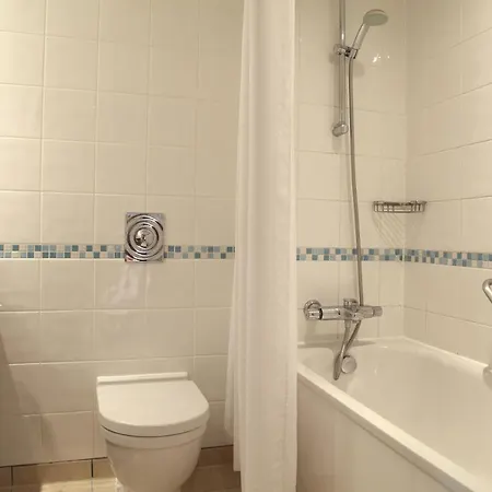 Hotel London Cross, An Ihg Brent
