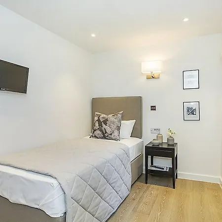 Kensington Court By Capital 4* Londra