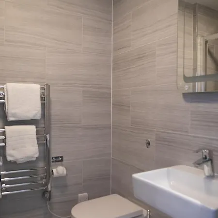 Paddington Park 3*