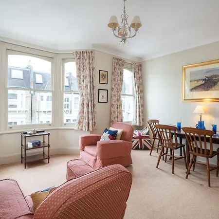 Traditional Fulham Close To The River Thames By Underthedoormat