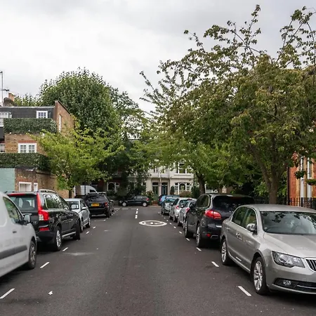 Traditional Fulham Close To The River Thames By Underthedoormat Apartment *