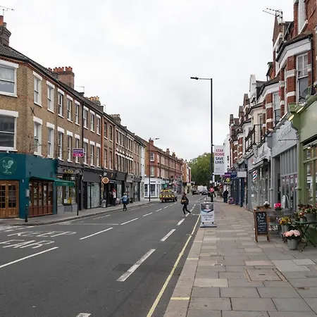 Traditional Fulham Close To The River Thames By Underthedoormat Apartment *