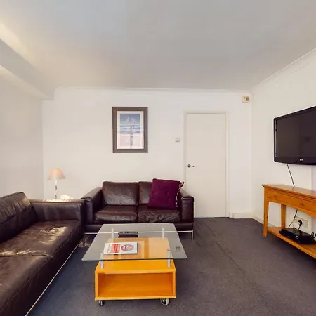 Aparthotel Hertford Court 3*