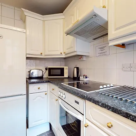 Hertford Court 3* London