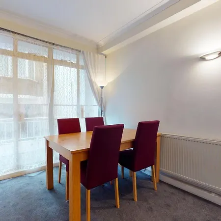 Hertford Court 3* London