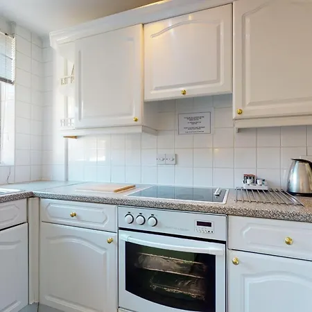 Hertford Court Aparthotel 3*