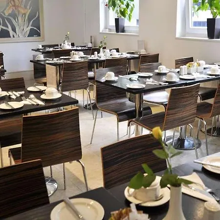 Kensington Court - Earls Court