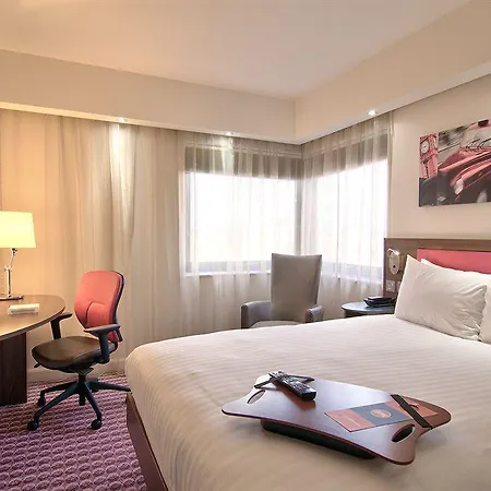 Hampton By Hilton London 4*