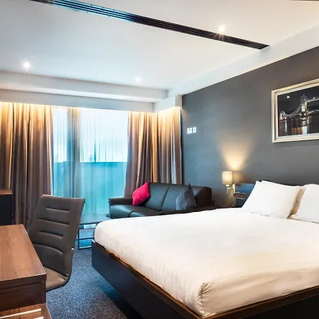 Hotel Crowne Plaza London - Kingston By Ihg 4*