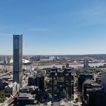 Charles Hope Canary Wharf South Quay * لندن