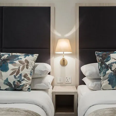 Blandford 4*