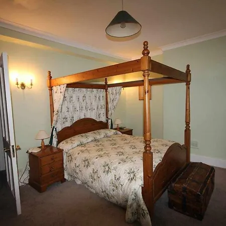 Alexandra House - Three Bedroom House *