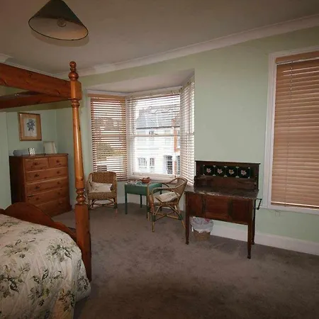 Alexandra House - Three Bedroom House Holiday home *