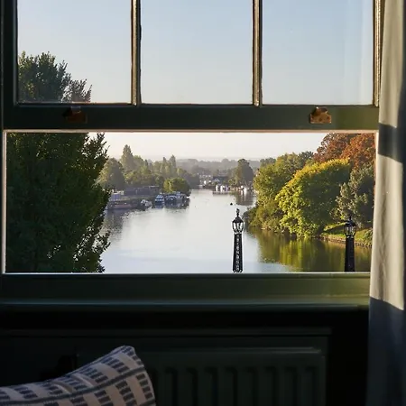 The Mitre, Hampton Court Kingston upon Thames (Greater London)