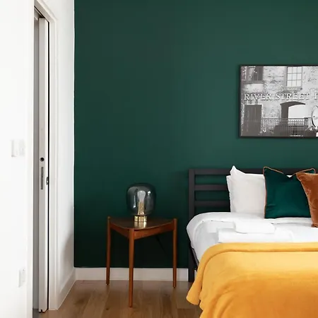 - Luxury And Spacious With Balcony 아파트